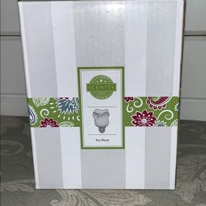 Scentsy Tea Rose nightlight warmer